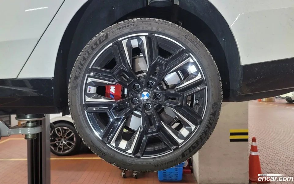 BMW i5 M60 xDrive 2025 — миниатюра 2