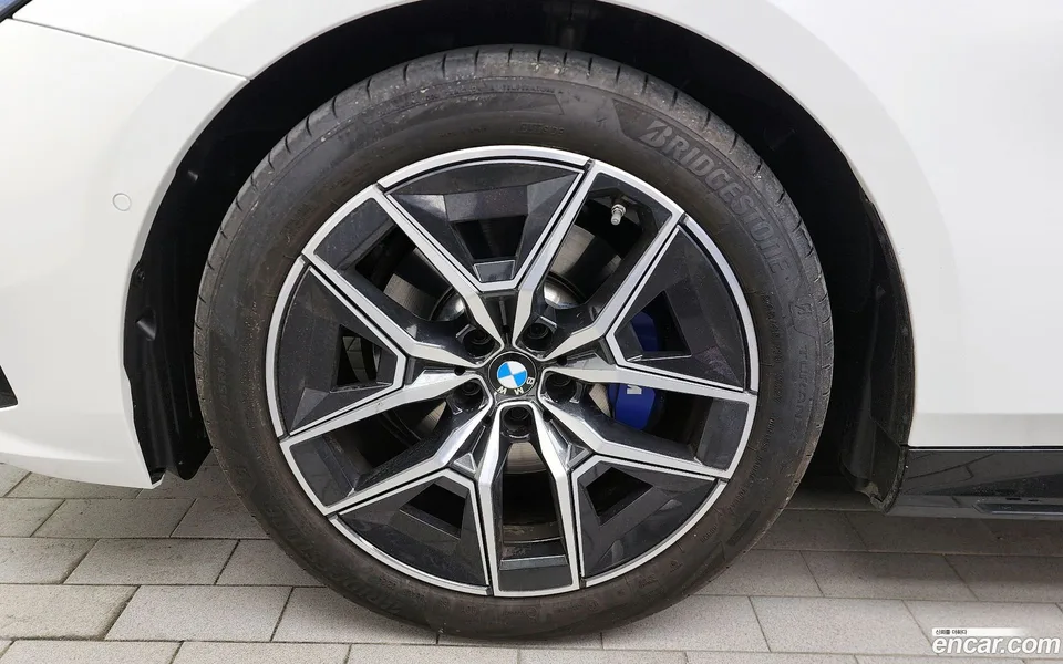 BMW 5 Series 520i M 2024 — миниатюра 2