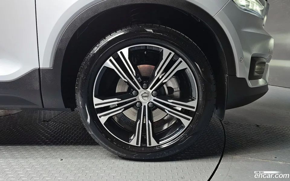 Volvo XC40 B4 2022 — миниатюра 2