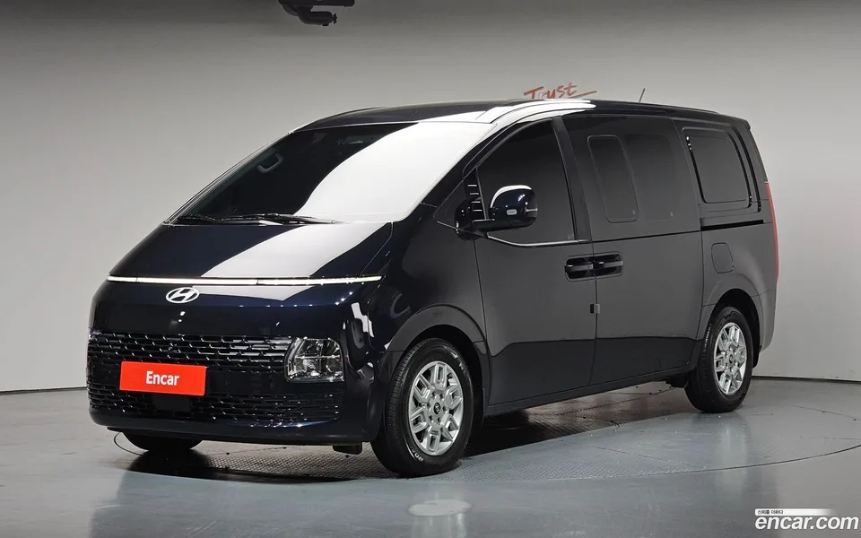 Hyundai Staria 5 2024 — фото 1, купить с доставкой в Москву