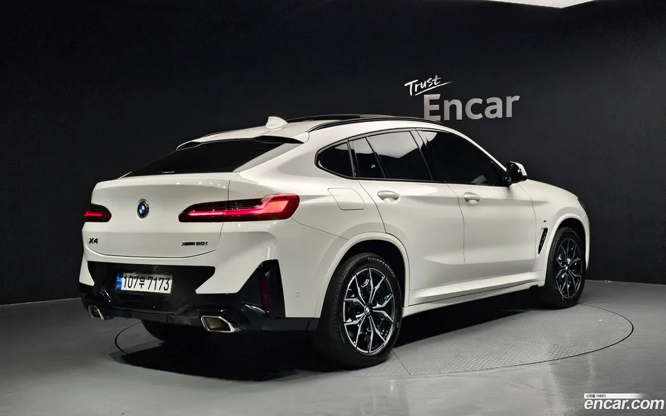 BMW X4 xDrive20i M 2022 — миниатюра 2