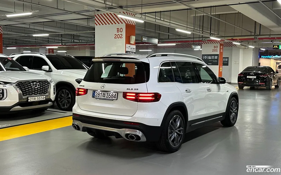 Mercedes-Benz GLB-Class AMG GLB35 4MATIC 2025 — миниатюра 4