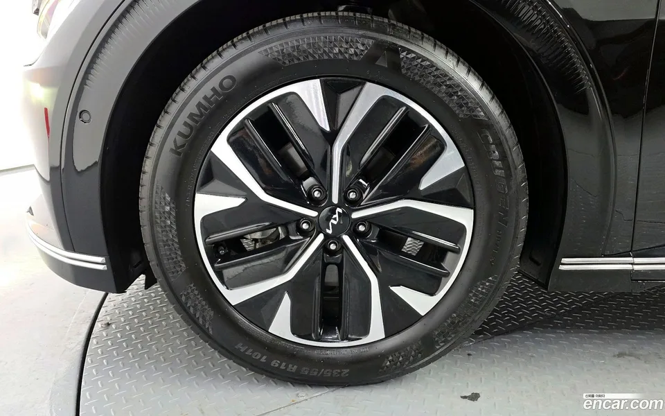 Kia EV6 2023 — миниатюра 5