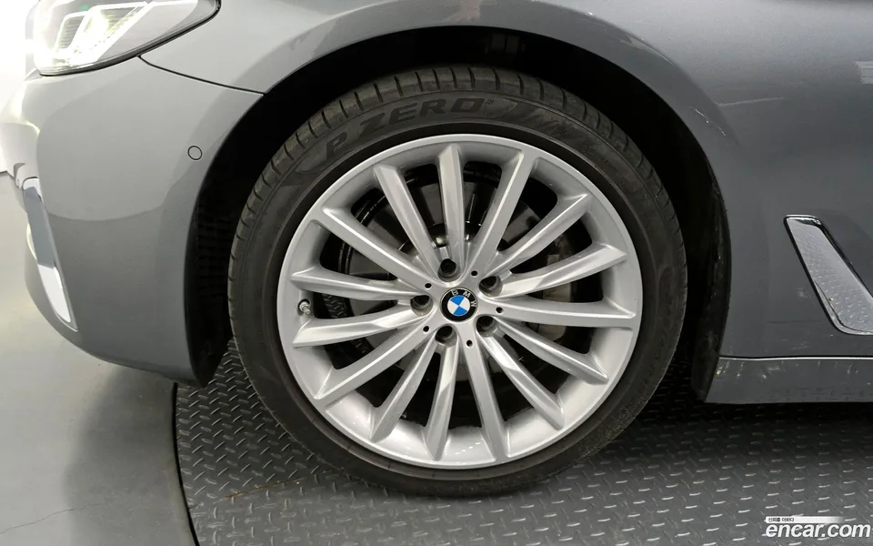 BMW 5 Series 530i 2023 — миниатюра 5