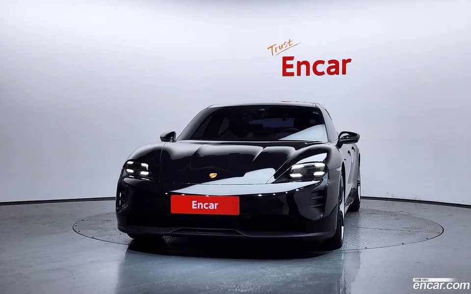 Porsche Taycan GTS 2022 — миниатюра 3