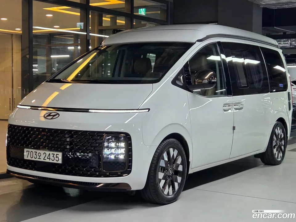 Hyundai Staria 4WD 2022 — фото 1, купить с доставкой в Москву