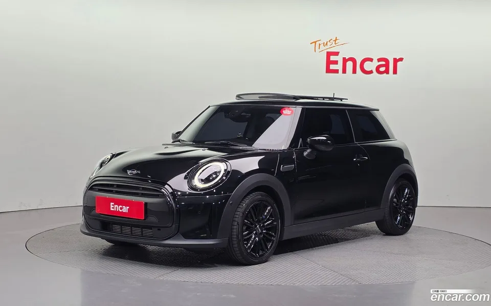 MINI Cooper 2023 — фото 1, купить с доставкой в Москву