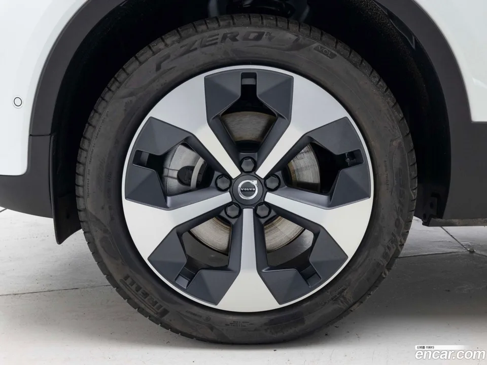 Volvo XC40 B4 2026 — миниатюра 2