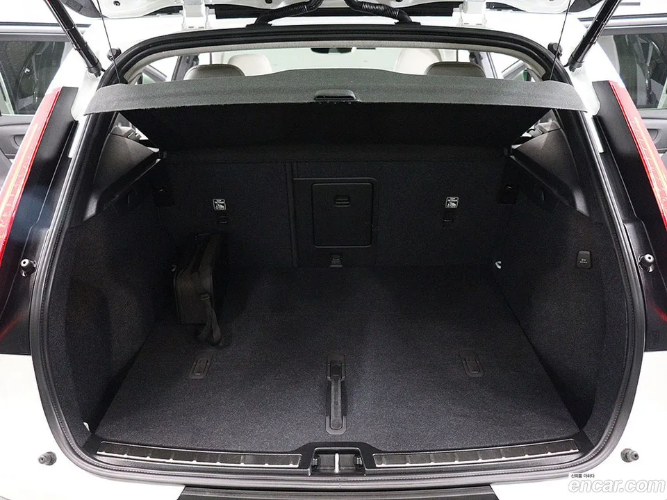 Volvo XC40 B4 2025 — миниатюра 5