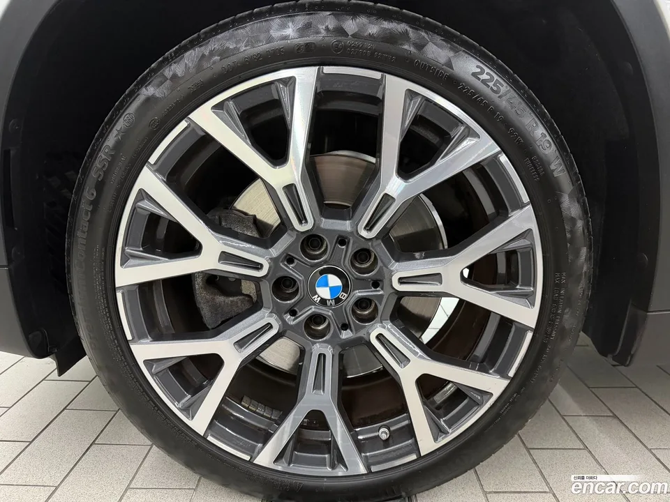 BMW X1 xDrive 20i xLine 2022 — миниатюра 5