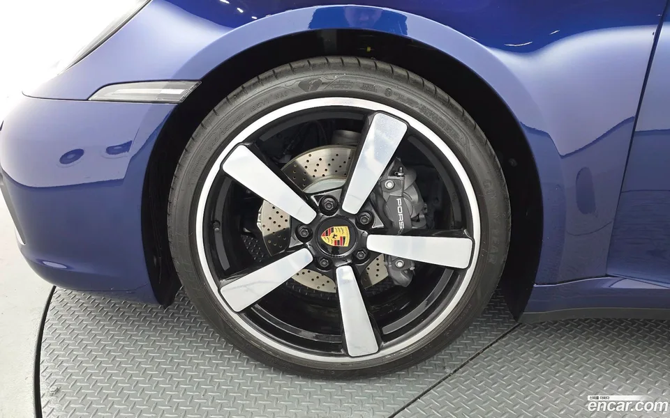 Porsche 911 (992) 4 2024 — миниатюра 2