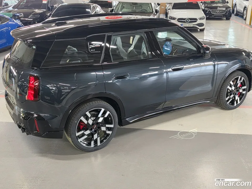 MINI Cooper S Countryman ALL4 JCW 2026 — миниатюра 5