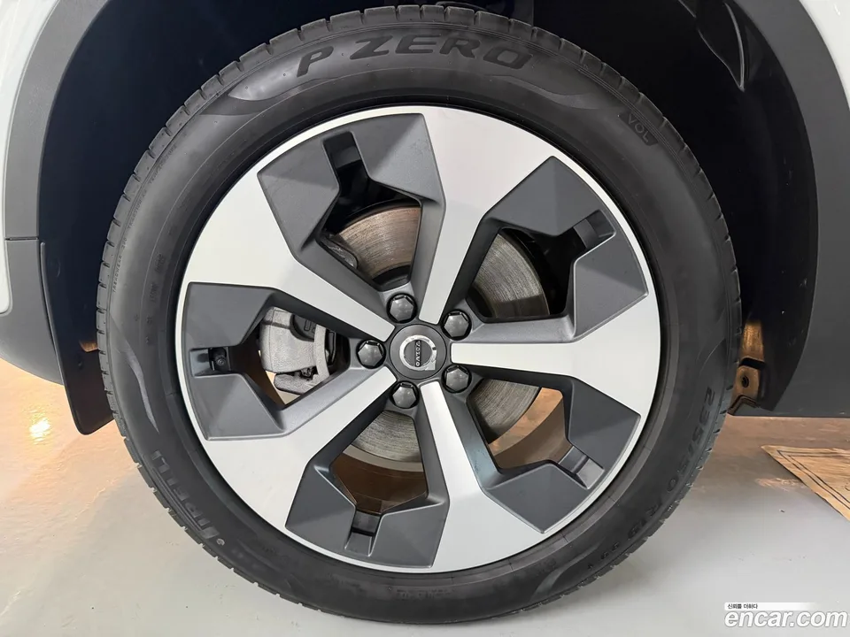 Volvo XC40 B4 2025 — миниатюра 2