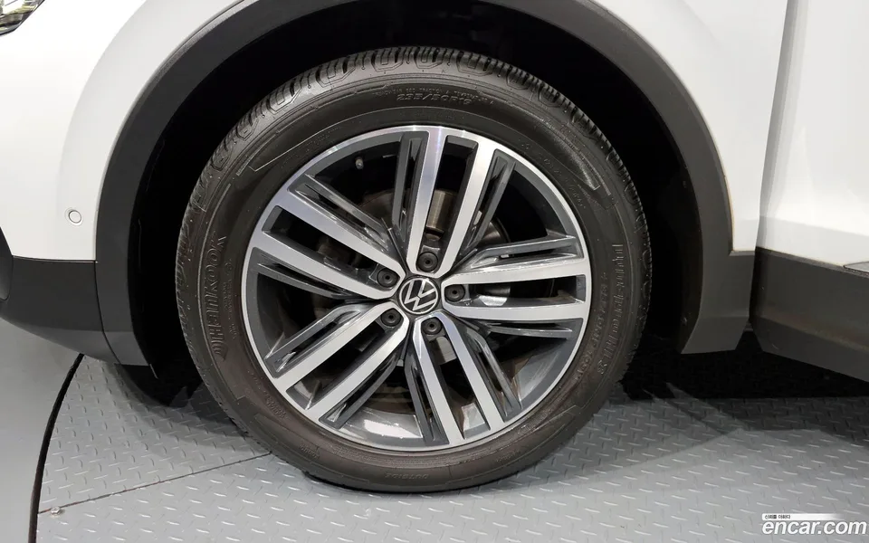 Volkswagen Tiguan 2.0 TDI 2022 — миниатюра 2