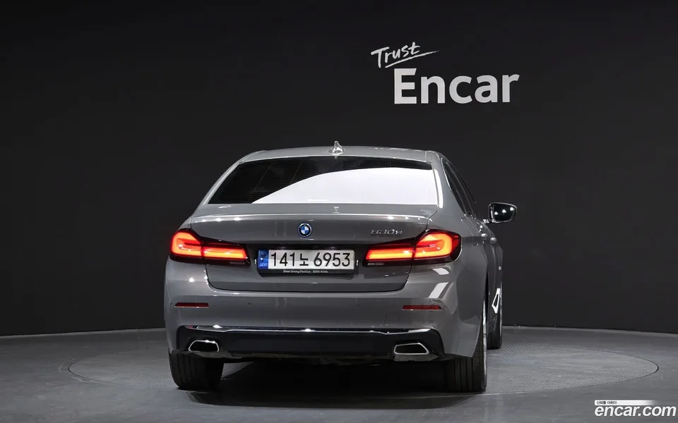 BMW 5 Series 530e 2022 — миниатюра 4