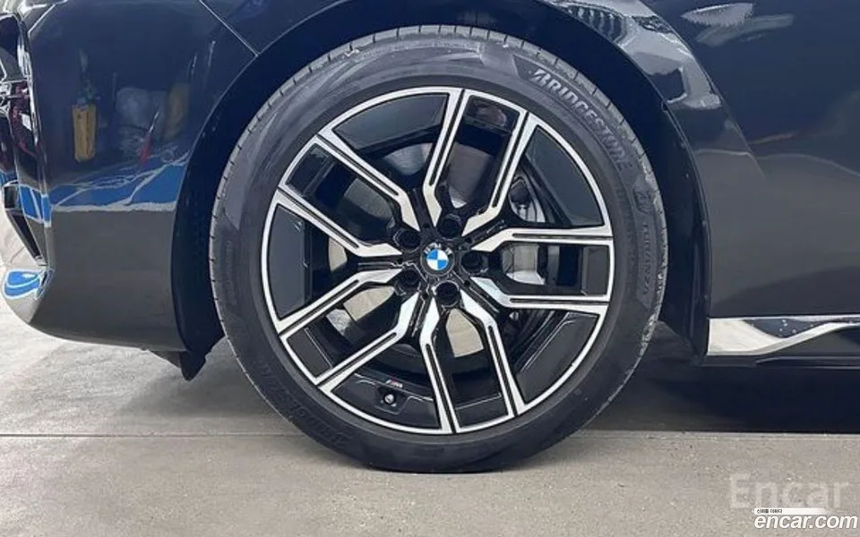 BMW 7 Series 740i xDrive M 2023 — миниатюра 2