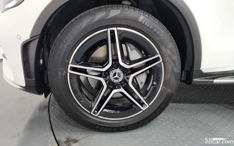 Mercedes-Benz GLC-Class GLC300 4MATIC 2023 — миниатюра 2