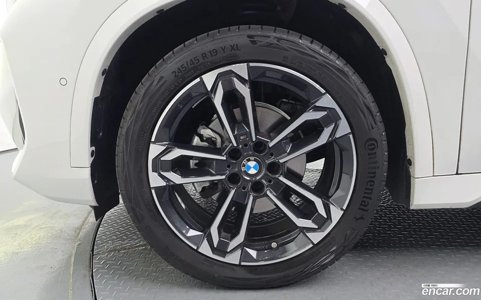 BMW X1 xDrive 20i M 2025 — миниатюра 2