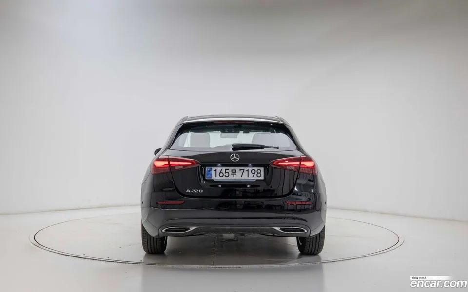 Mercedes-Benz A-Class A220 2024 — миниатюра 4
