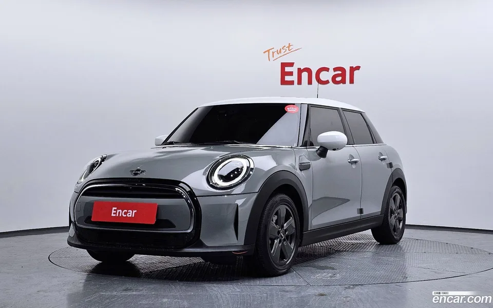 MINI Cooper 5 2022 — фото 1, купить с доставкой в Москву