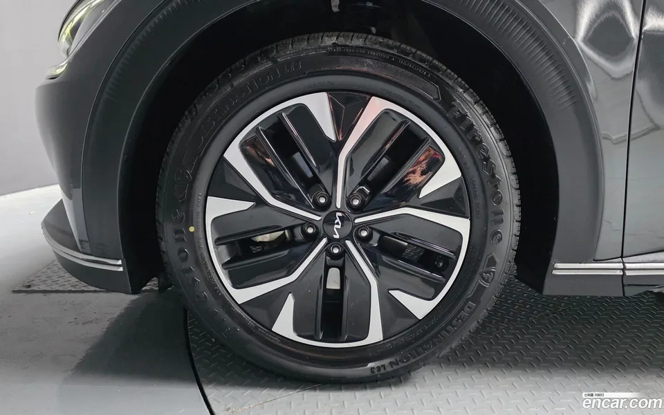 Kia EV6 4WD 2022 — миниатюра 2