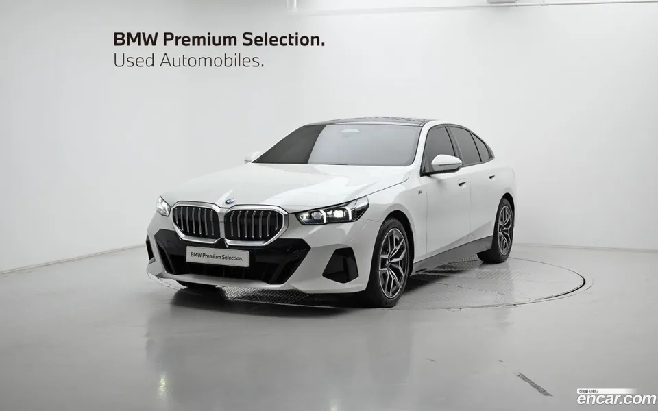 BMW 5 Series 523d M 2025 — фото 1, купить с доставкой в Москву
