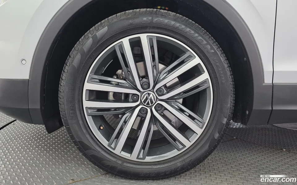 Volkswagen Tiguan 2.0 TDI 2023 — миниатюра 5