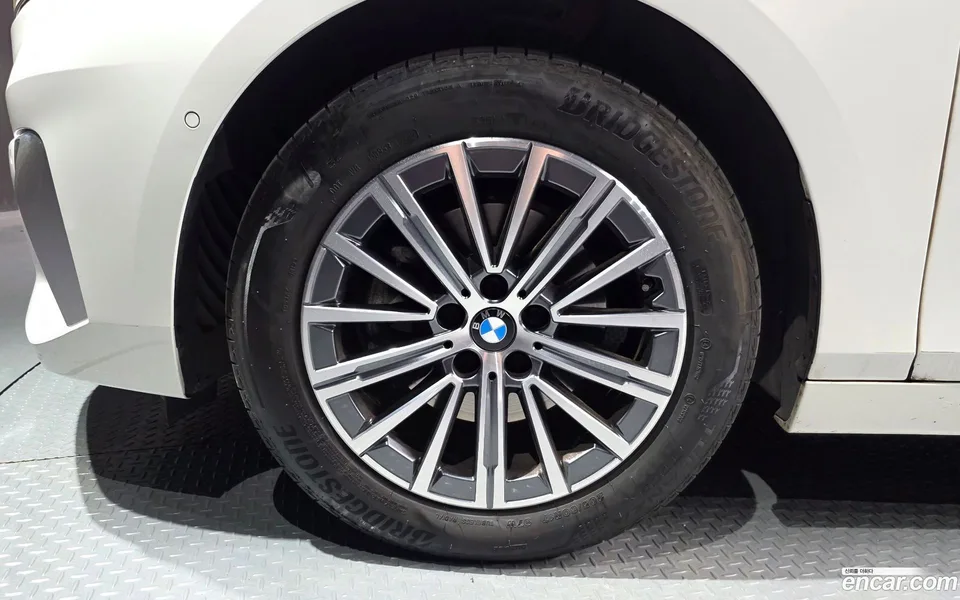 BMW 2 Series Active Tourer 220i 2024 — миниатюра 5