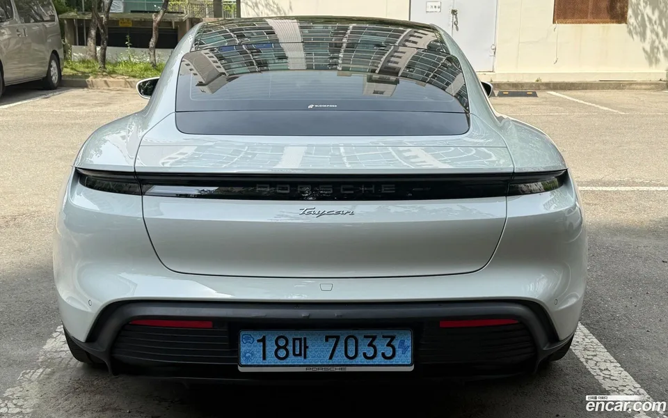 Porsche Taycan 2025 — миниатюра 4