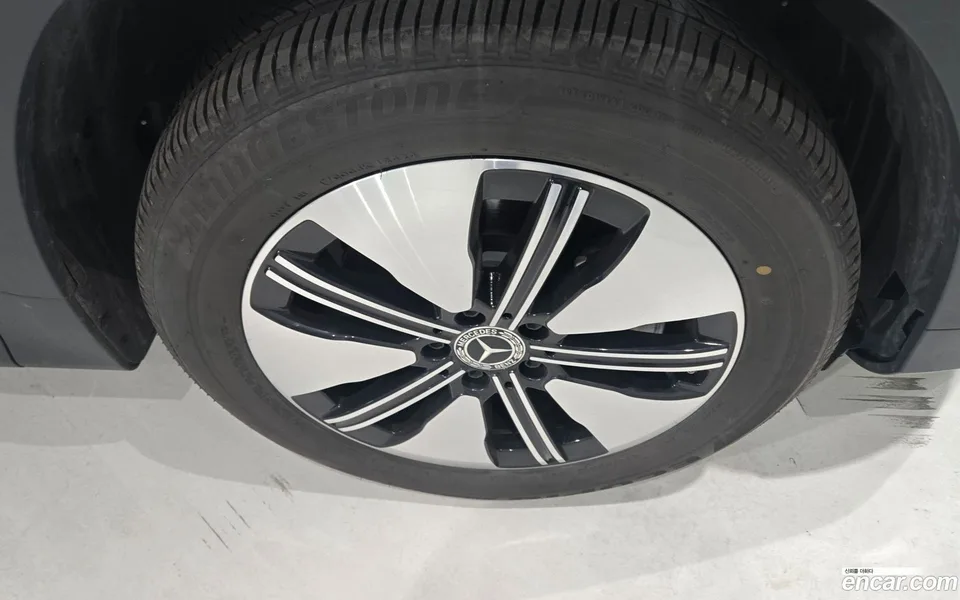Mercedes-Benz EQB EQB300 4MATIC 2024 — миниатюра 2