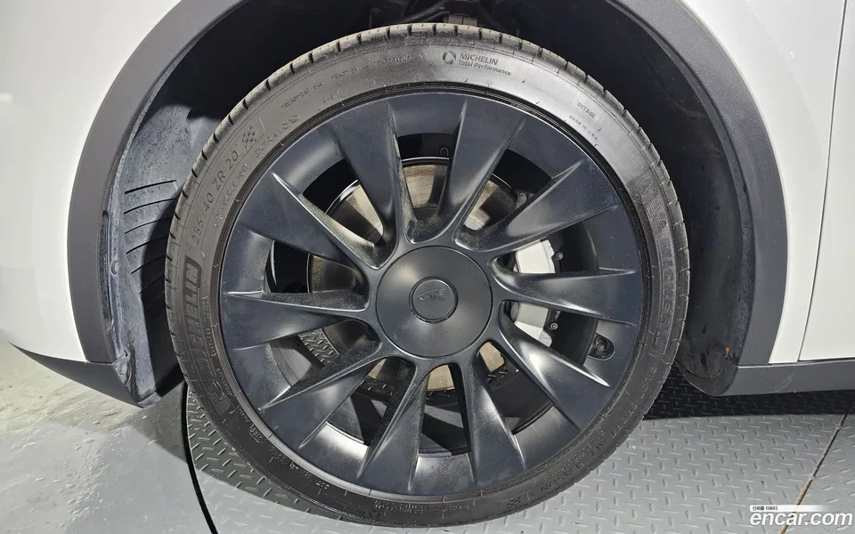 Tesla Model Y RWD 2024 — миниатюра 5