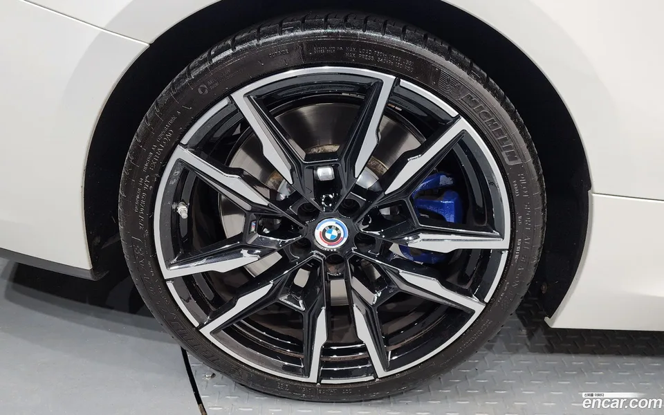 BMW 8 Series M850i xDrive 2022 — миниатюра 5