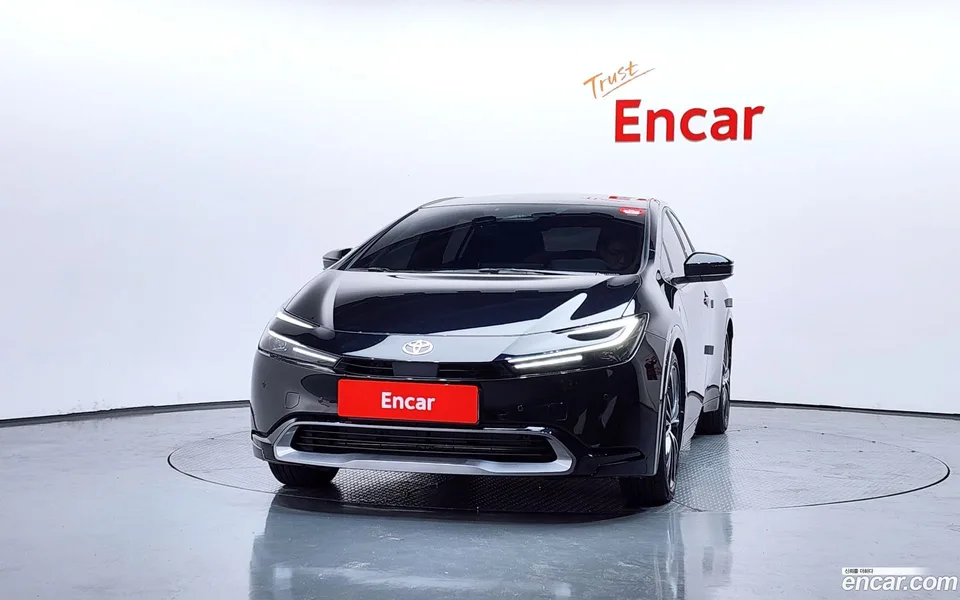 Toyota Prius 2.0 PHEV XSE 2024 — миниатюра 3