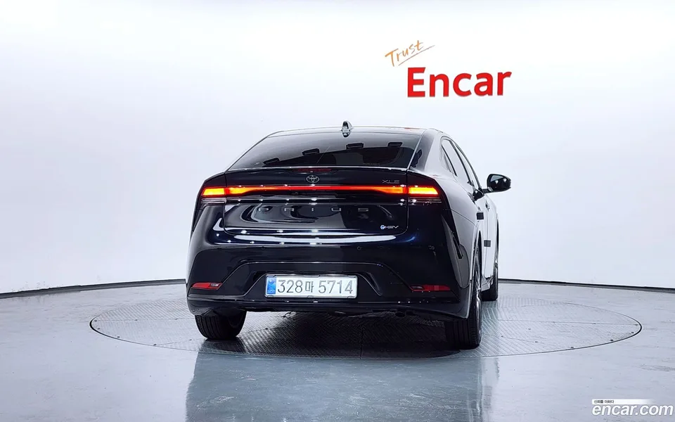 Toyota Prius 2.0 PHEV XSE 2024 — миниатюра 4