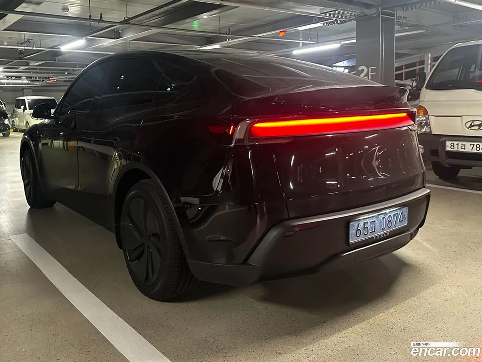 Tesla Model Y RWD 2026 — миниатюра 2