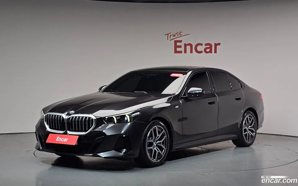 BMW 5 Series 520i M 2024 — фото 1, купить с доставкой в Москву