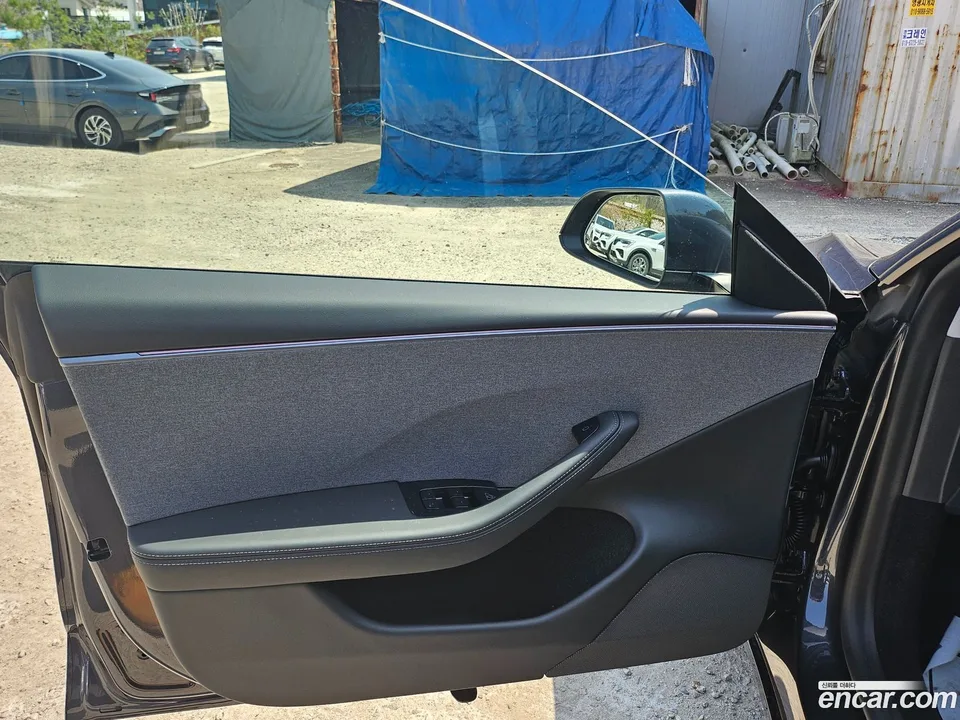 Tesla Model 3 RWD 2026 — миниатюра 2