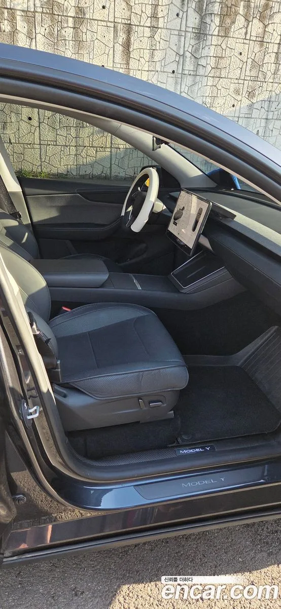 Tesla Model Y RWD 2025 — миниатюра 5