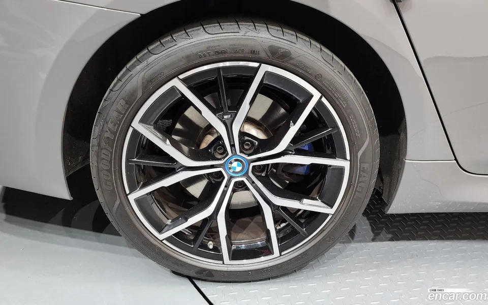 BMW 5 Series 530e M 2022 — миниатюра 2