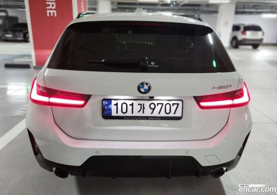 BMW 3 Series 320i M 2023 — миниатюра 2