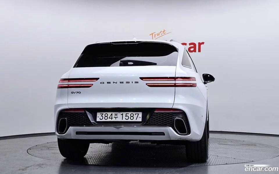 Genesis GV70 2.5T 2WD 2023 — миниатюра 4