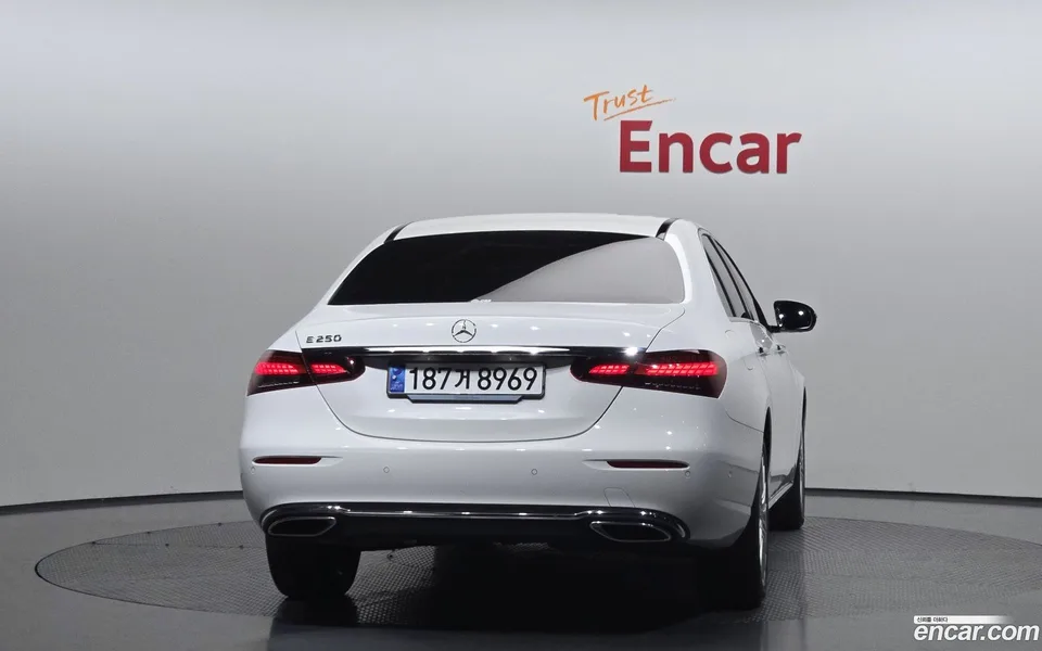 Mercedes-Benz E-Class E250 2023 — миниатюра 4