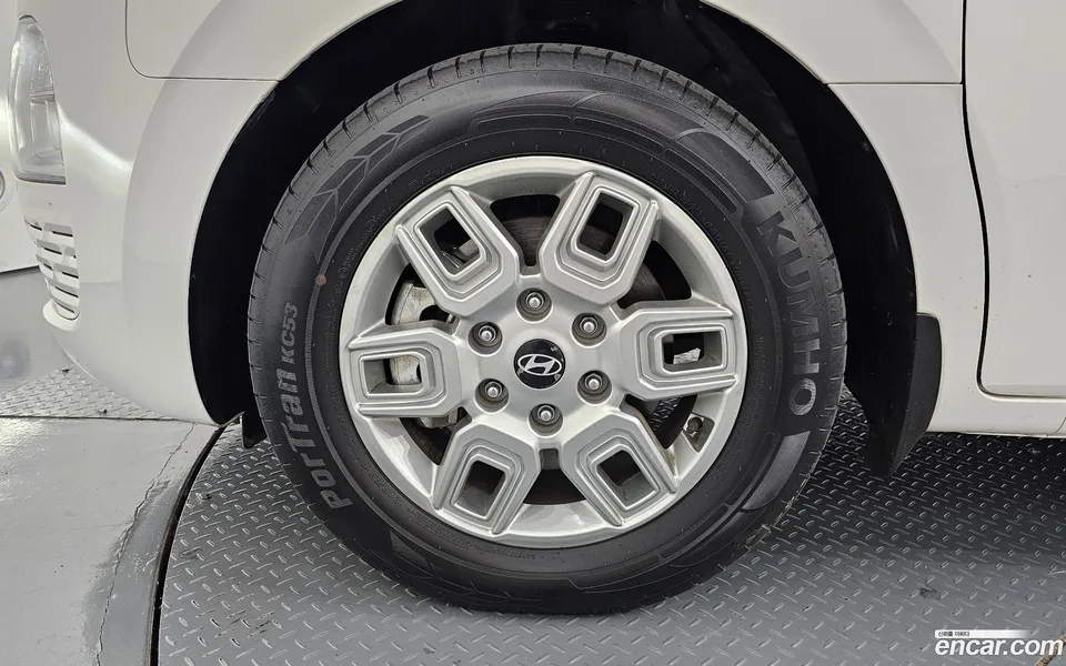 Hyundai Staria 3 2024 — миниатюра 2