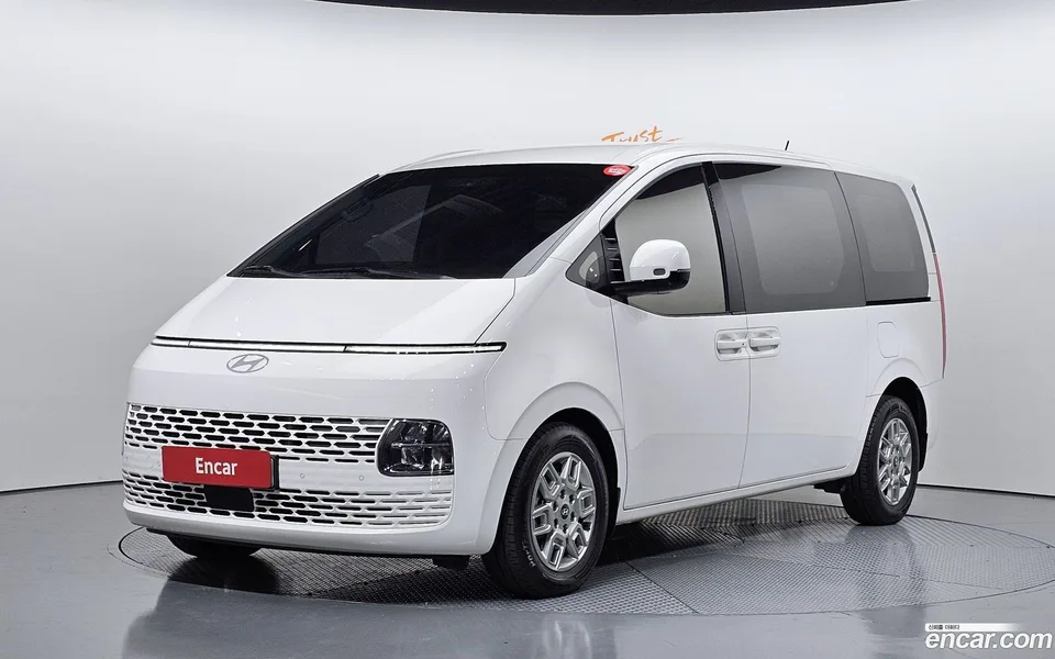 Hyundai Staria 3 2024 — фото 1, купить с доставкой в Москву