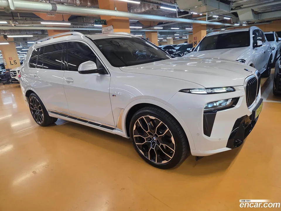 BMW X7 xDrive 40i M 6 2025 — миниатюра 3