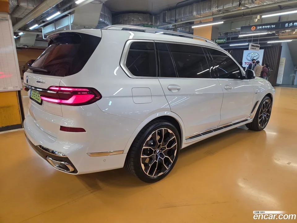 BMW X7 xDrive 40i M 6 2025 — миниатюра 5
