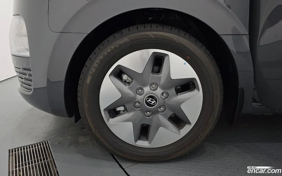 Hyundai Staria 4WD 9 2025 — миниатюра 2