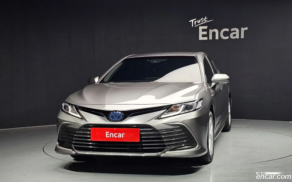 Toyota Camry 2.5 LE 2023 — миниатюра 3