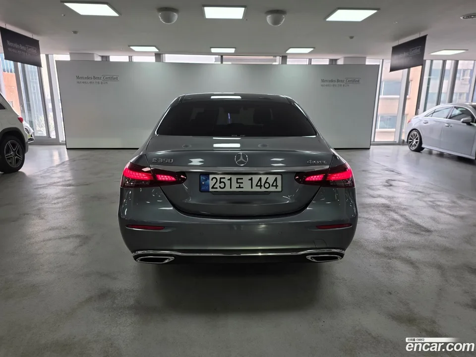 Mercedes-Benz E-Class E350 4MATIC 2022 — миниатюра 4