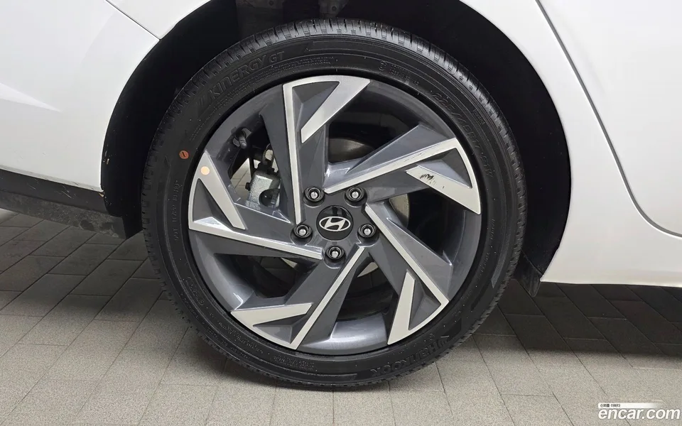 Hyundai Avante CN7 Hybrid 2025 — миниатюра 2
